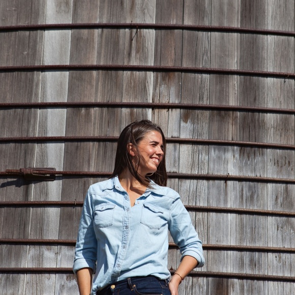 Meet your Posher, Melissa - Picture 1 of 5